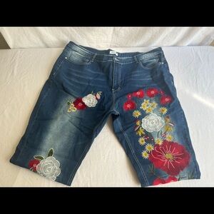 MISSLOOK Blue Jeans size 5XL Rose Flower embroidery 43 In Waist 30 In Inseam